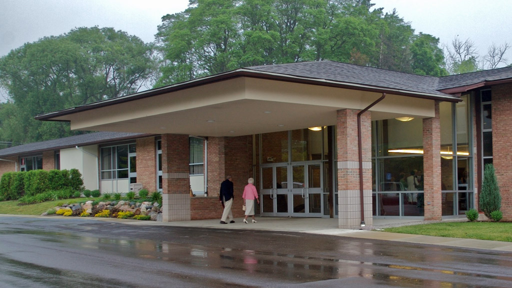 Main entrance at First PResbyterian church of Farmington 